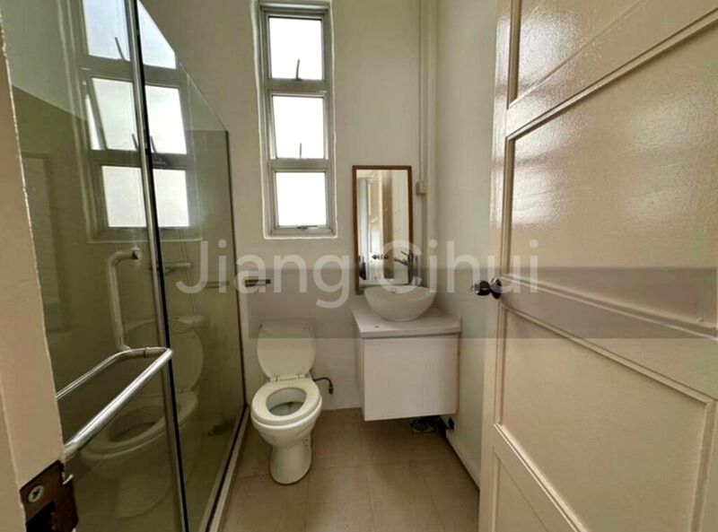 3 Bed Walk-up Apartment (Condo) for Sale in  River Valley Apartments - Image 8